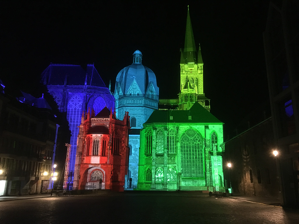 Nachtaufnahme Aachener Dom bei der Aktion Aachen leuchtet